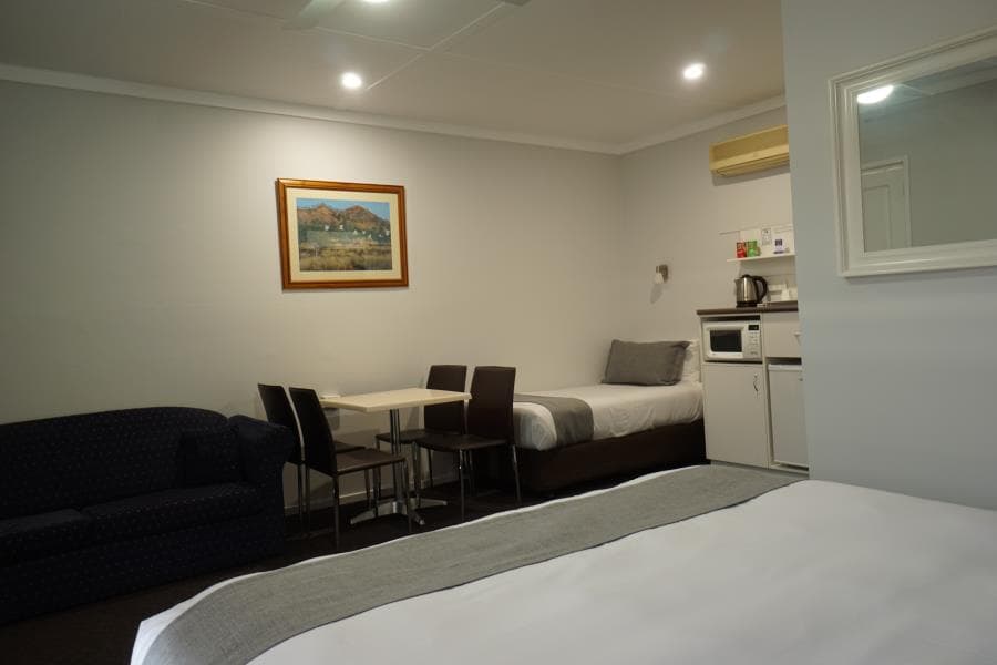 King room with Single bed