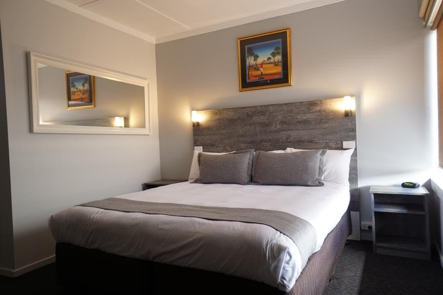 King room bed